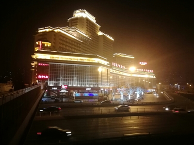 北京海淀區(qū)城鄉(xiāng)貿(mào)易中心夜景隨手拍。